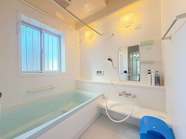 常総市内守谷町きぬの里　中古戸建の浴室|足を伸ばしてもゆったりできるバスルーム♪機能性も取り入れて使い易さも保証します♪