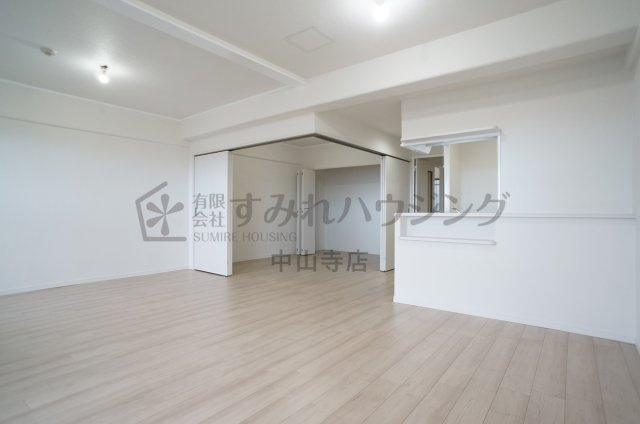 マイシティ伊丹壱番館の居間・リビング