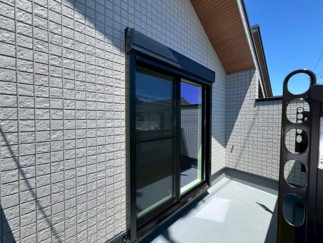 【収納】 | ～インフィーア Vol. 69　練馬区三原台１丁目　ブランド新築戸建て　B号棟～ | 【施工例】季節物もすっきり収まる、便利な小屋裏収納付き