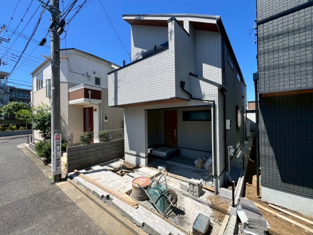 【外観パース】 | ～インフィーア Vol. 69　練馬区三原台１丁目　ブランド新築戸建て　B号棟～ | 【完成予想パース】シンプルながらも上質感のあるデザイン