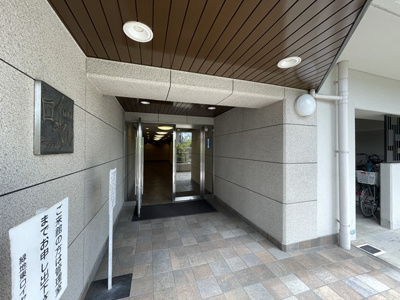 【駐車場】 | 緑地東ロイヤルマンション | エイブル売買事業部では、箕面市・豊中市・吹田市・池田市・茨木市・高槻市の北摂エリア全域で、物件のご紹介を致しております。北摂エリアにて購入物件をお探しの際は、当社までお問合せ下さいませ。