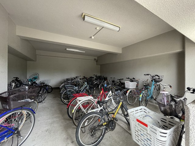 【外観】 | 緑地東ロイヤルマンション | エイブルにて取扱い可能な住宅ローンは、全部で10種類以上！お客様にピッタリの住宅ローンを当社のFPよりご案内させて頂きます。住宅ローンのご相談だけでも、お気軽にご相談下さいませ。