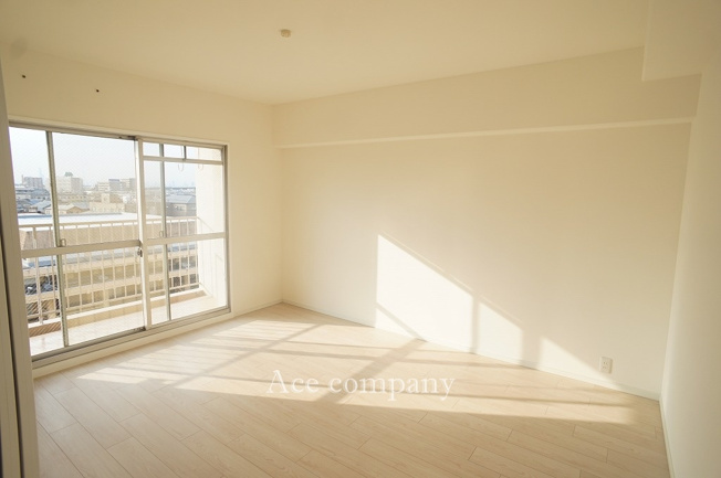 【内装】 | ハンリョウ八尾ハイツ | 【西側：洋室7帖】