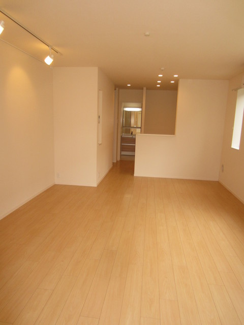 ＣＲＥＡ砧の居間・リビング|★角部屋2面採光で明るいお部屋です★