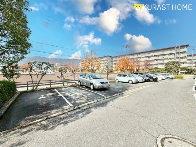 境谷西第1住宅28棟　1階の駐車場