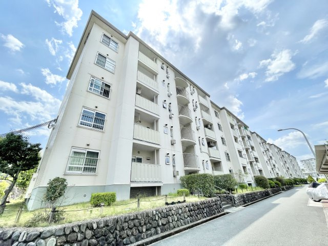 藤阪ハイツＤ６棟の外観|マンション外観写真！