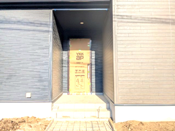 新築戸建　八幡町4期の玄関