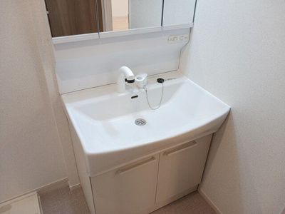 【洗面所】 | ヴィ・メゾン西軽井沢　Ｂ | 明るい洗面所です