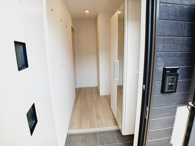 【玄関】 | ヴィ・メゾン西軽井沢　Ｂ | シンプルで使いやすい玄関です