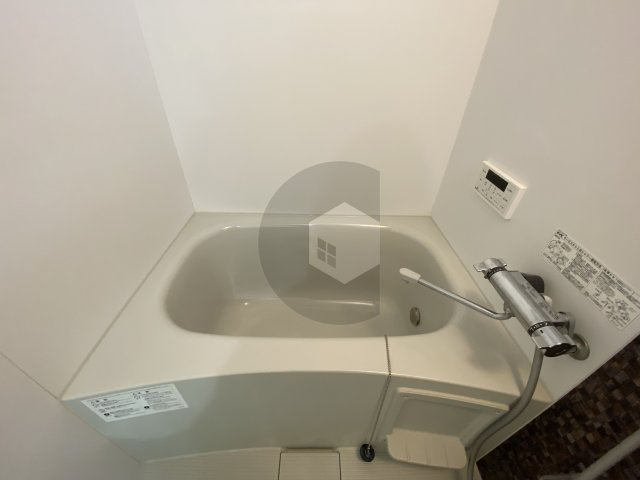 ラモーナ長瀬1の浴室