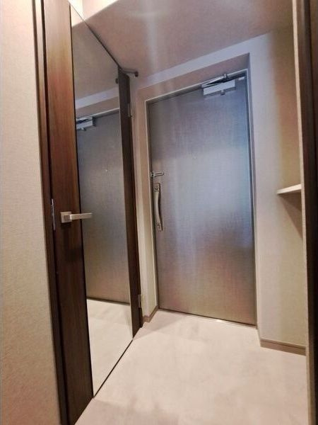 スプランディッド江坂IIIの玄関