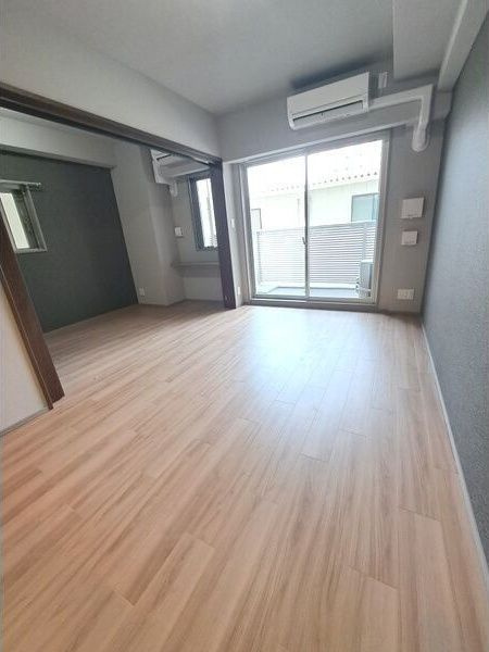 スプランディッド江坂IIIの居間・リビング