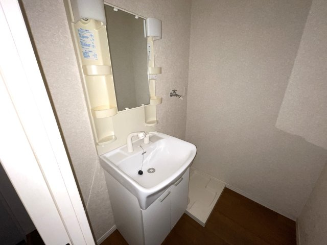 クーハウスの洗面所|洗面台独立、室内洗濯機置き場