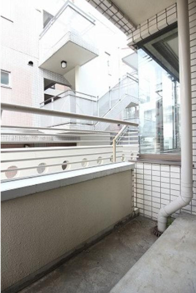 カーサ駒沢　最上階　角部屋　ネット0　のバルコニー