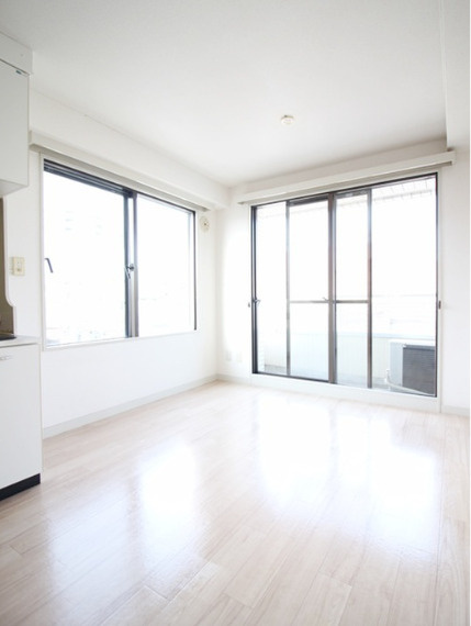 カーサ駒沢　最上階　角部屋　ネット0　の居間・リビング