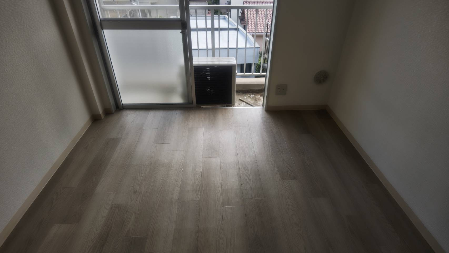 所沢市大字上安松の賃貸マンションの居間・リビング|こちらのリビングで趣味の時間をお楽しみください