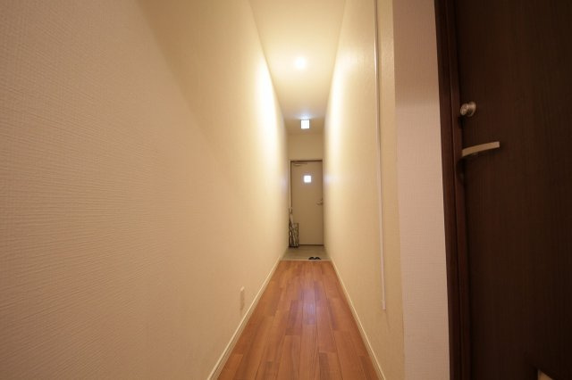 ぬこハウス大倉山のその他共用部分|清潔感のある廊下。