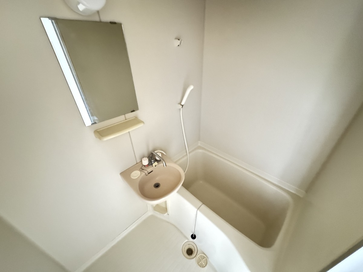 ビューラMの浴室|※退去前のため、別部屋の写真です。