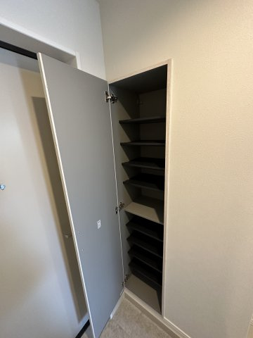 ベイルーム横須賀中央Ⅱの収納|ちょっとした収納スペースも充実しています