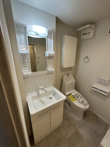 ベイルーム横須賀中央Ⅱの独立洗面台|シャワー付き洗面台ですごく便利！！