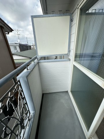 ヴィラトーヨー平塚のバルコニー|暖かな日差しのふりそそぐバルコニー