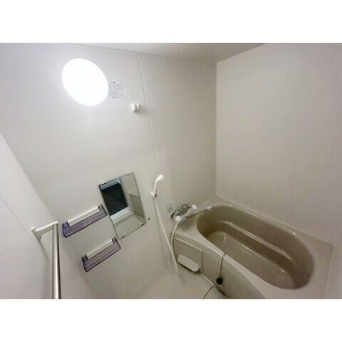 ジーメゾン鎌ケ谷東道野辺アマーレの内装|明るい室内です