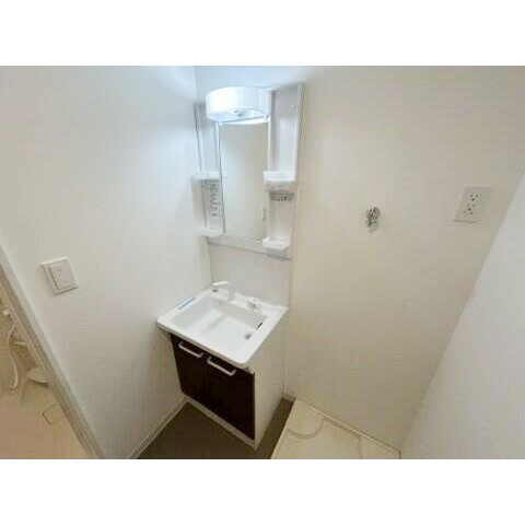 ジーメゾン鎌ケ谷東道野辺アマーレの内装|明るい室内です