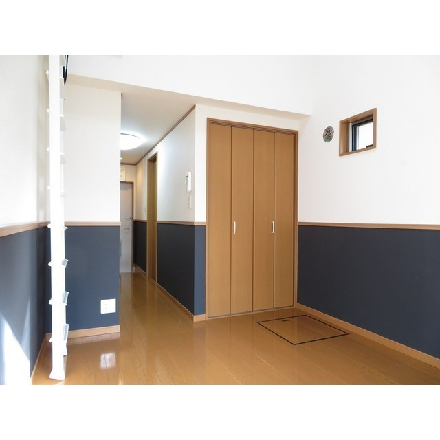 ウィンズ上永谷Ｃ棟の居間・リビング|洋室