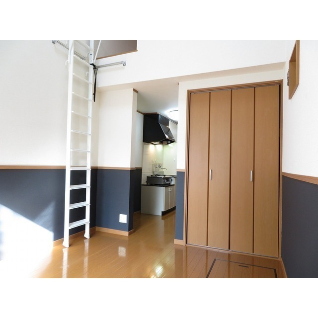 ウィンズ上永谷Ｃ棟の居間・リビング|洋室