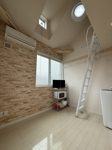 衣笠アーネストラザフォードの居間・リビング|ゆったりとした居間です