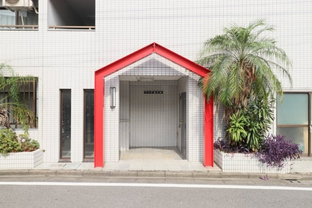 プラザ新川崎のエントランス|建物の内部です