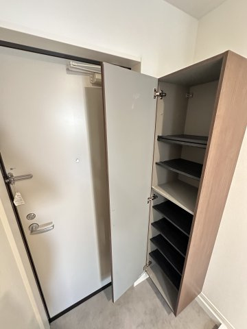 ベイルームY12の玄関|収納もある玄関です