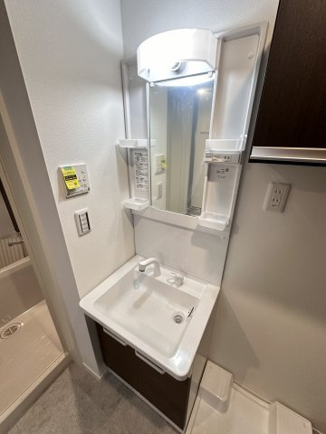 ベイルームY12の独立洗面台|独立洗面化粧台が付いています