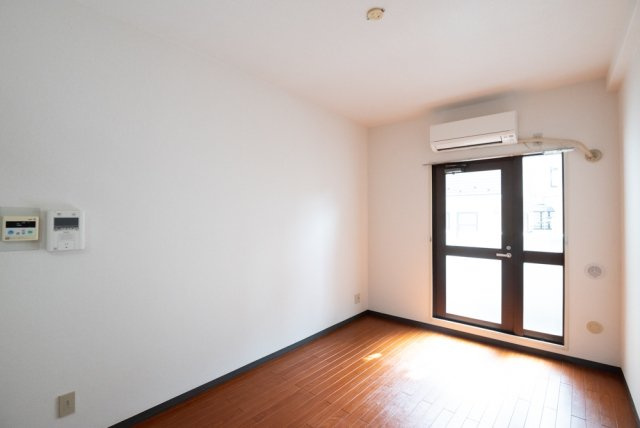 ヴェラハイツ鶴見の洋室|使い勝手のいい洋室です