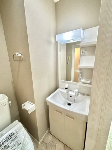 grenade横須賀（グルナードヨコスカ）の独立洗面台|朝の支度にも助かる、独立の洗髪洗面化粧台