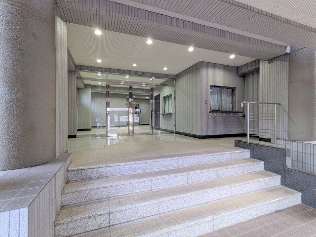 メゾンドプランタンのエントランス|清潔なエントランスです