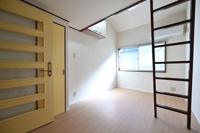 メゾンフレールの洋室|個人の部屋や寝室として使える洋室です