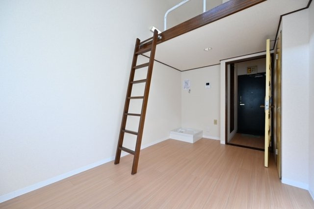 メゾンフレールの洋室|コンパクトで使いやすい洋室です