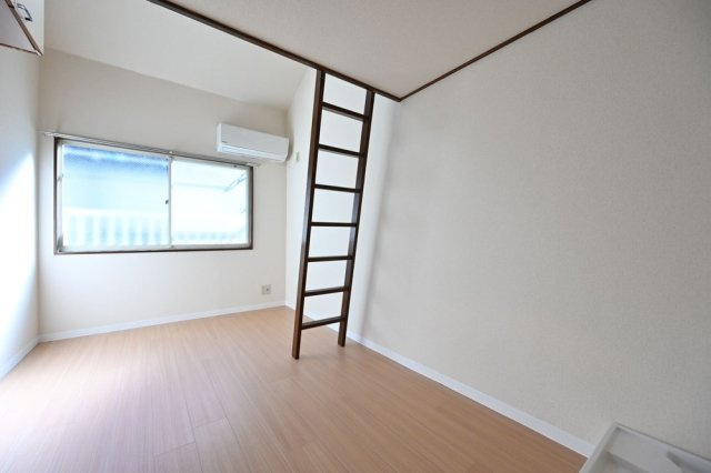 メゾンフレールの洋室|広々とした洋室です