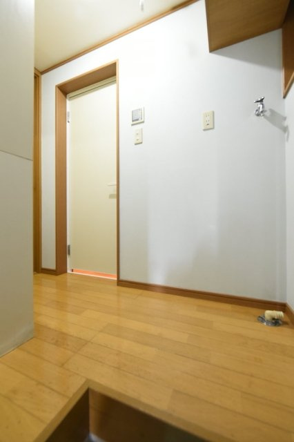 アミューズ鷺宮の玄関|収納もある玄関です