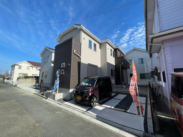 新築戸建・新築建売　本庄市本庄4丁目　東小・東中の外観|駐車スペース並列で2台可能です！