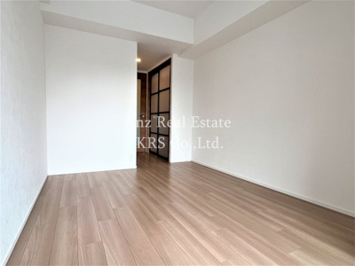 【居間・リビング】 | リンクハウス京町堀 | 収納スペースがたくさんあるお部屋です！