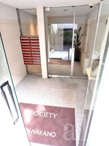 SOCIETY SHINNAKANO (ソサエティ新中野)のエントランス|オートロックエントランス