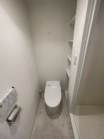 SOCIETY SHINNAKANO (ソサエティ新中野)のトイレ|ウォシュレットトイレ　タンクレストイレ