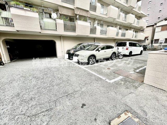 大建コーポ江坂Ⅱの駐車場