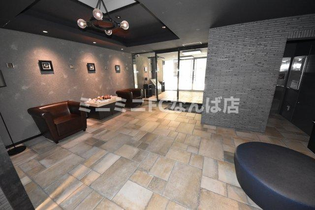 ショウエイ靭のエントランス