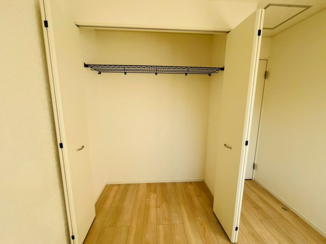 【Cradle Garden】　結城市結城　第４３　全４邸の収納|〇５号棟　クローゼット〇
枕棚付きで上の空間も最大限活かせる収納です♪
2025年12月撮影