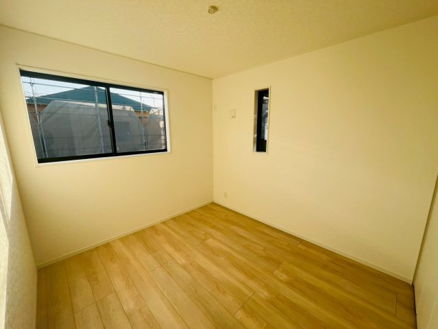 【Cradle Garden】　結城市結城　第４３　全４邸の洋室|〇５号棟　洋室　5.2帖〇
収納部屋としても、ご自身の好きなプライベート空間としても使えますね♪
2025年12月撮影