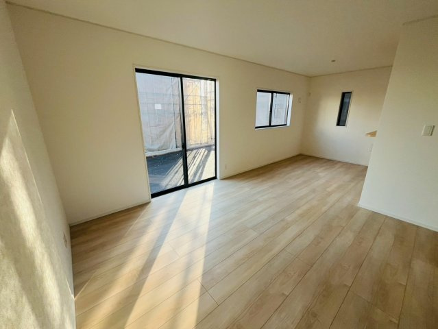 【Cradle Garden】　結城市結城　第４３　全４邸の居間・リビング|〇５号棟　リビング〇
広い空間でゆったりとした時間を過ごすことができます♪
2025年12月撮影