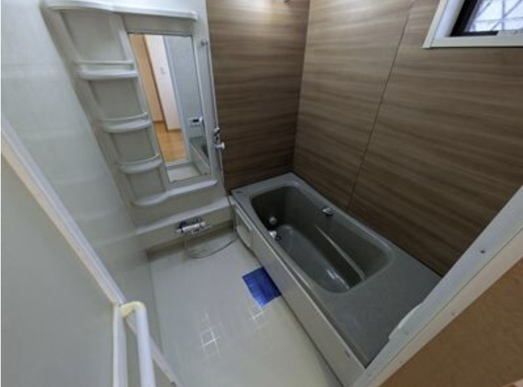 鷹番2丁目戸建ての浴室